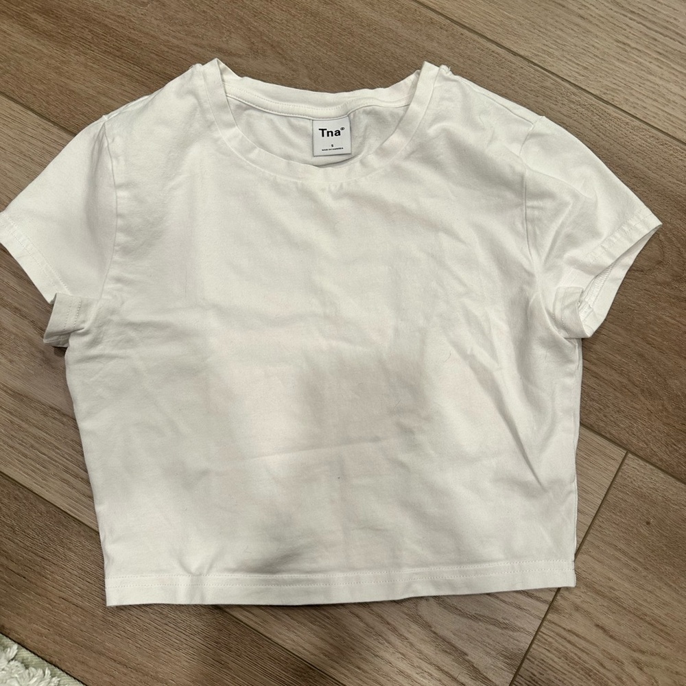 Aritzia TNA cropped white tee